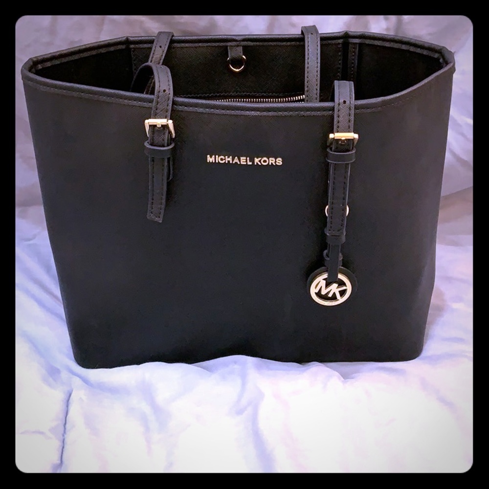 Micahel Kore black purse